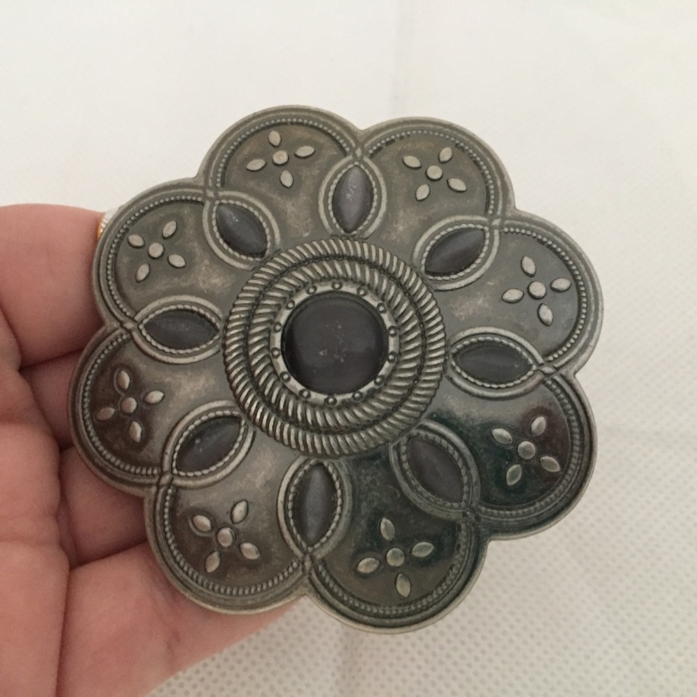 Silver Flower Belt Bucket - Picture 4 of 4